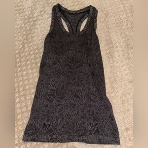athleta momentum tank (fitted tank top)